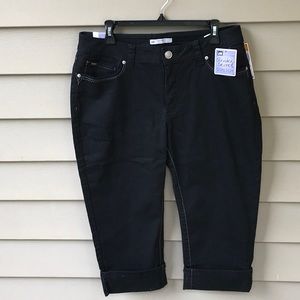 NWT!  Nice Lee brand black Stretch capri’s!  14 M